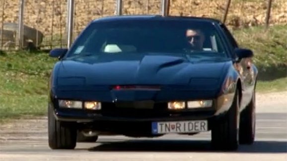 Video: Legendární Knight Rider se prohání i po Slovensku! I tenhle KITT umí mluvit