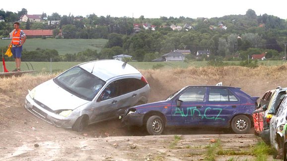 Destrukční derby na vlastní plechy: Tohle musíte zažít!