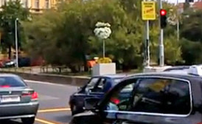 Video: Nový semafor na pražské Magistrále problémy nezpůsobuje, ale ani neřeší