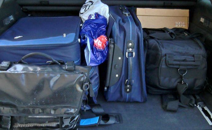 Víte, jak správně naložit zavazadelník auta? Zdánlivá prkotina má svá pravidla! (video)