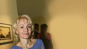 Veronika Žilkovási se zájmem prohlížela obrazy Káji Saudka