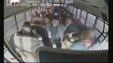 Školák (13) zachránil autobus plný dětí, jeho řidič zkolaboval