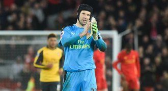 NEJ zákroky Premier League: Čech vyškrábl dělovku, Agüera zastavil mladík