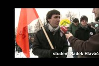 Demonstranti v Praze: Vládo, škrtáš a kašleš na lidi!