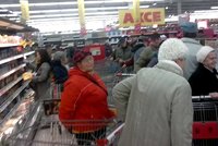 Boj o levné máslo v Plzni: Důchodci vzali útokem supermarket