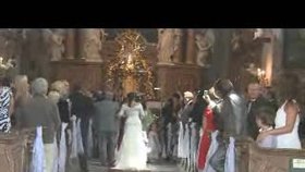 VIDEO: Svatba Ilony Csákové probíhala v tradičním duchu