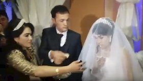 Nevěsta vyfasovala od ženicha obří facku před zraky svatebčanů.