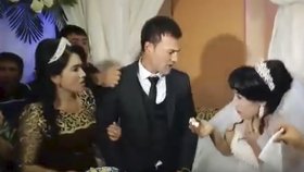 Nevěsta vyfasovala od ženicha obří facku před zraky svatebčanů.