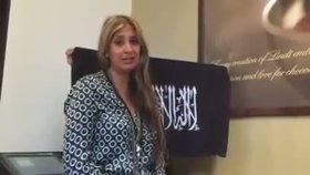 Jedna z rukojmí šíleného islamisty, který je drží v kavárně v Sydney, promluvila na videu. Vyjmenovala požadavky, které si terorista nadiktoval