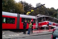 Srážku tramvají v Praze 5 nepřežil řidič