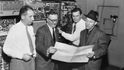 John T. Mullin, publicista Frank Healey, Wayne Johnson a Bing Crosby