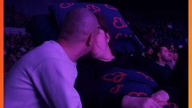 Lenka (36) si díky záchranářům užila koncert Lucie s manželem.