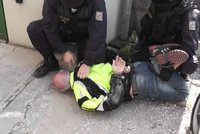 Policisté zadrželi muže podezřelého z vraždy advokáta: Podívejte se na video ze zatýkání!