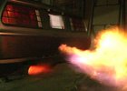 Závodní DeLorean DMC-12 chrlí z výfuků plameny (video)
