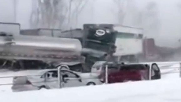 Video: Hromadná nehoda 193 aut v Michiganu