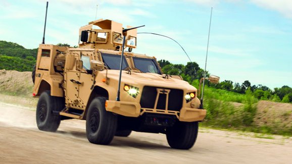 U.S. Army nakoupí vozy JLTV za 6,75 miliardy dolarů, nahradí Humvee
