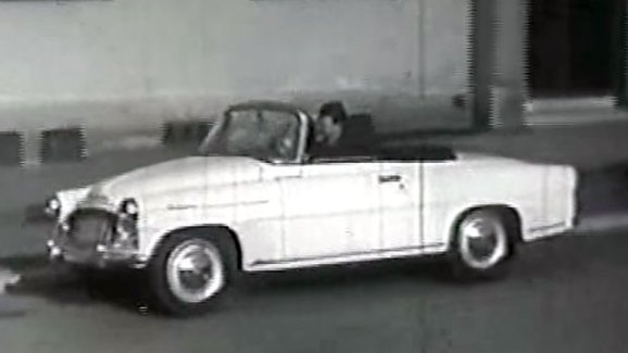 Video: Takhle se kdysi učila autoškola. Nemávejte kráskám a pozor na rychlost!