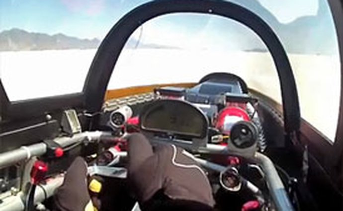 Video: Rychlost 685 km/h z kokpitu