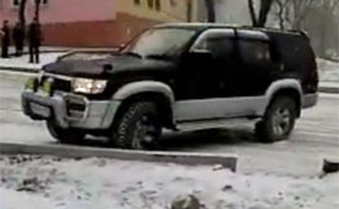 Video: První sníh v Rusku - Jděte se klouzat (s auty)