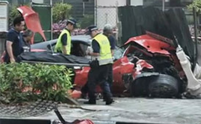 Smrtelná nehoda Ferrari 599 GTO v Singapuru (video)