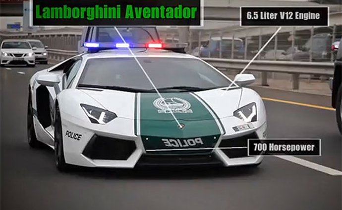 Propagační video dubajské policie: Camaro, Ferrari a Lamborghini