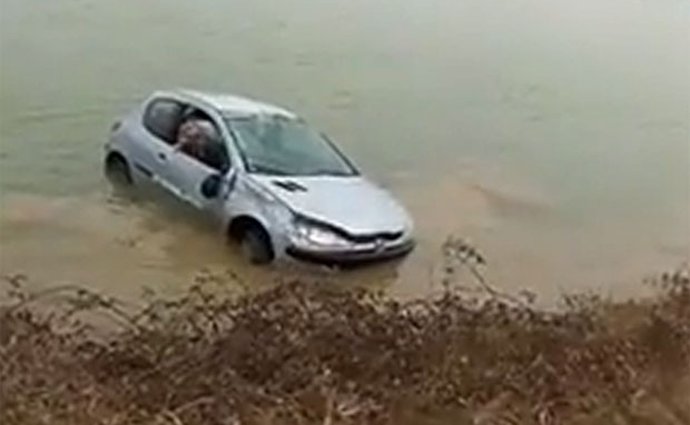 Francouzi k utopení auta povodně nepotřebují
