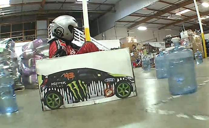 Video: Ken Box Crazy Cart - motokárová parodie na Gymkhanu