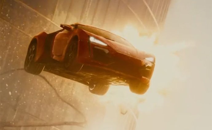 Rychle a zběsile 7: Vin Diesel proskočí mrakodrapem v Lykanu Hypersport (video)