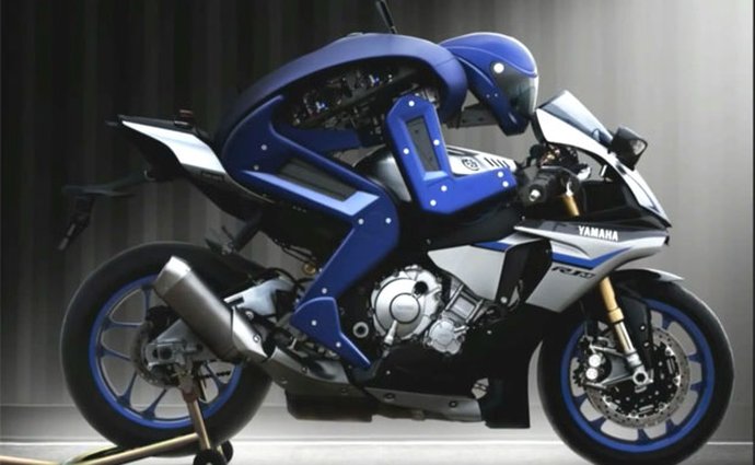 Video: Yamaha MotoBot: Bude robotický závodník rychlejší než Valentino Rossi?