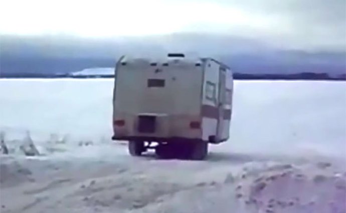 Video: Kanadský karavan ze sněžného skútru