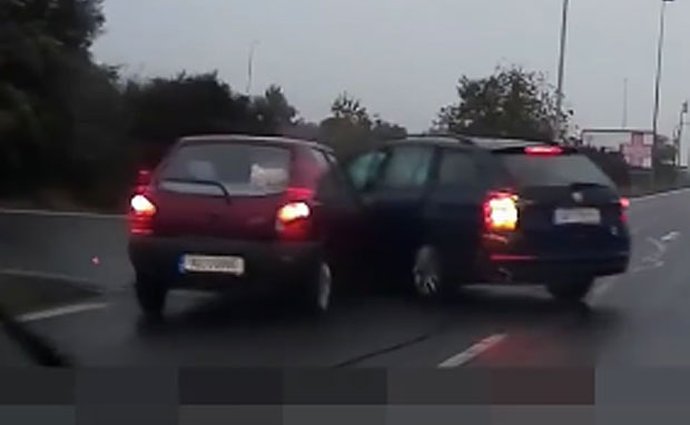 Bouračky z českých silnic: Jako řidiči jsme nepoučitelní! (6x video)