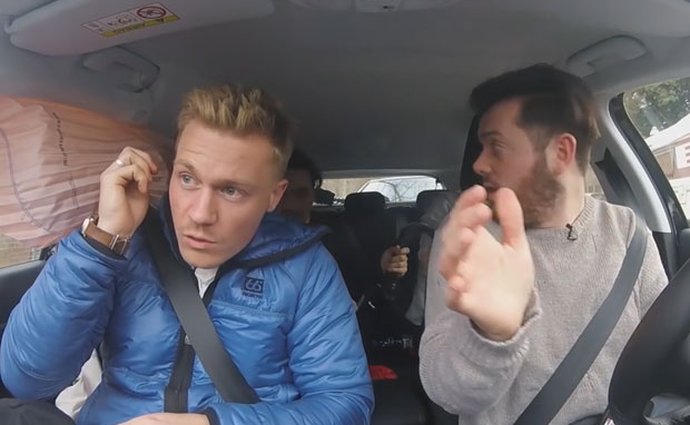 Video: Youtuber si natáčel svůj videoblog, na křižovatce ho smetlo auto