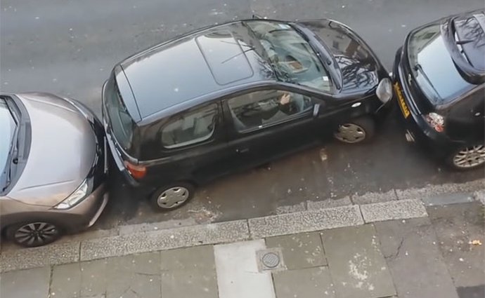 Video: Parkování je někdy věda aneb výběr toho nejhoršího!