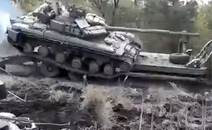 Video: Převrátit tank je vlastně jednoduché