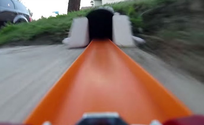 Video: Výlet s Hot Wheels po nejdelší dráze, jakou jste viděli