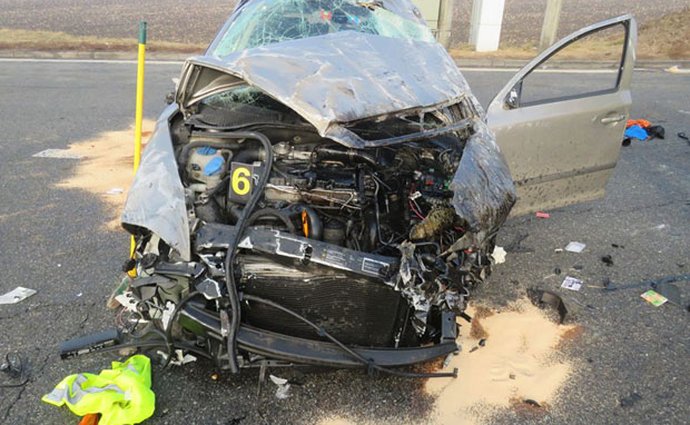 Mladí řidiči loni zavinili každou pátou nehodu. Řidičáky budou možná dostávat na zkoušku