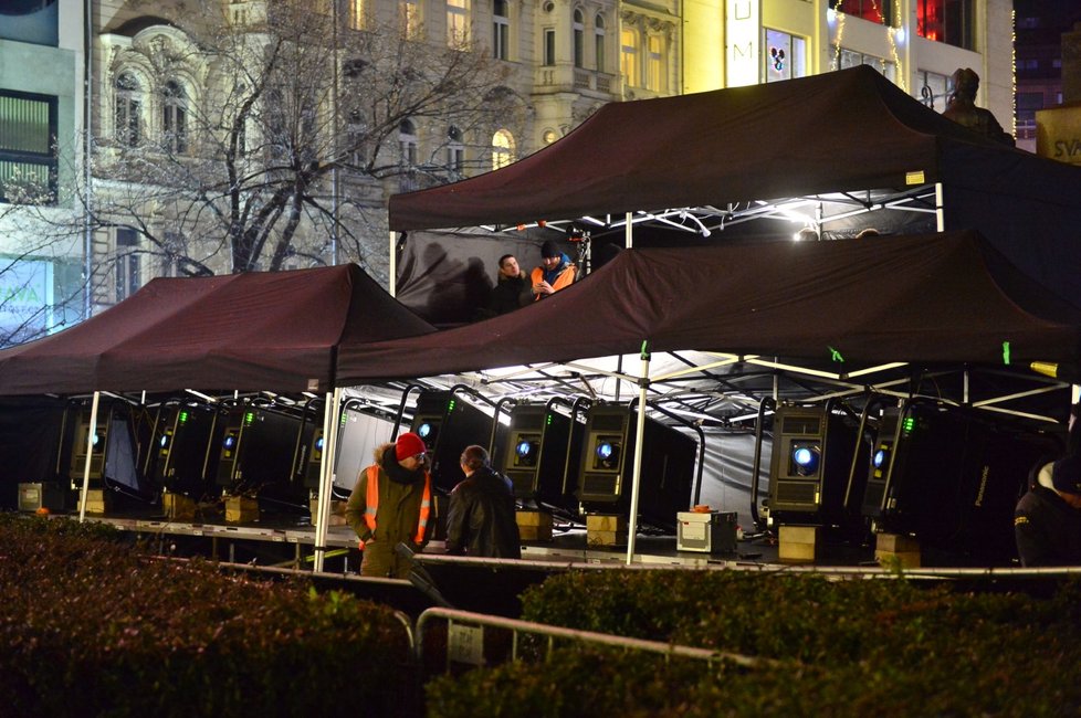 Novoroční videomapping na budovu Národního muzea sledovaly na Václavském náměstí 1. ledna 2020 tisíce lidí.