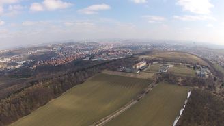 Praha 5 koupí pozemky na Vidouli, zabrání výstavbě bytů