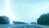 Gruzínská dálnice: Blesk udeřil do náklaďáku!