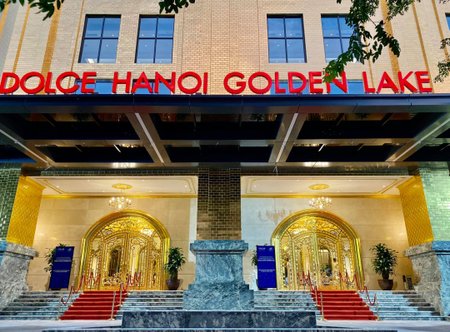 Nová dominanta vietnamské Hanoje: Hotel ze zlata.