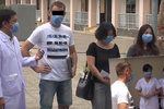 Čecha s koronavirem vyléčili ve Vietnamu: Lékařům chtěl koupit ovoce.