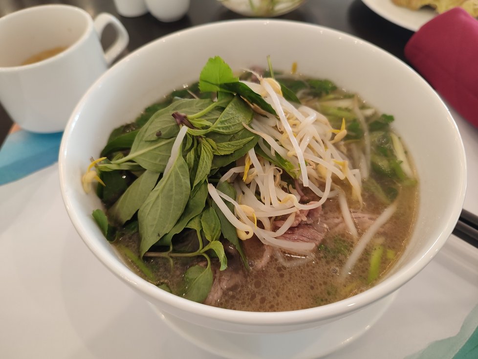Pho Bo, typická vietnamská polévka.