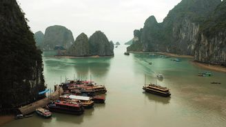Na návštěvě ve Vietnamu: Až se zátoka homolí promění Na návštěvě ve Vietnamu: Až se zátoka homolí promění