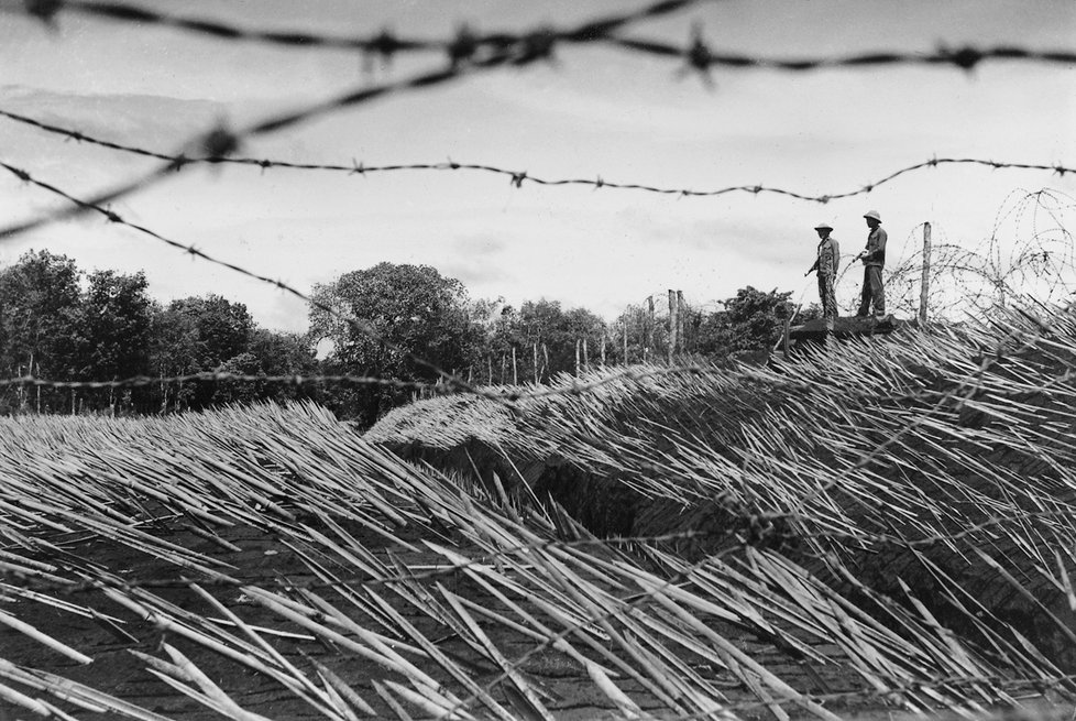 1972: Partyzáni střeží základnu na vietnamsko-kambodžské hranici. Používal se u toho seříznutý pevný bambus, který měl ostré hroty, jež mohly zranit nepřátele.
