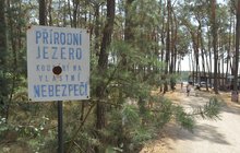 Tragédie v jezeře Lhota: Policie obvinila muže a dvě ženy! Mohli za smrt vietnamských chlapců (†5 a †7)?
