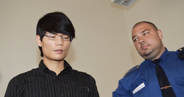 Vietnamec Hicu Nguyen Manhem u plzeňského krajského soudu. Dostal dalších 6,5 roku