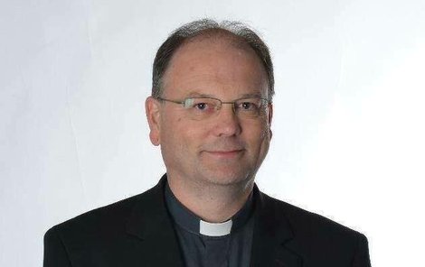 Generální vikář plzeňské diecéze Jakub Holík skončil kvůli partnerskému vztahu. 