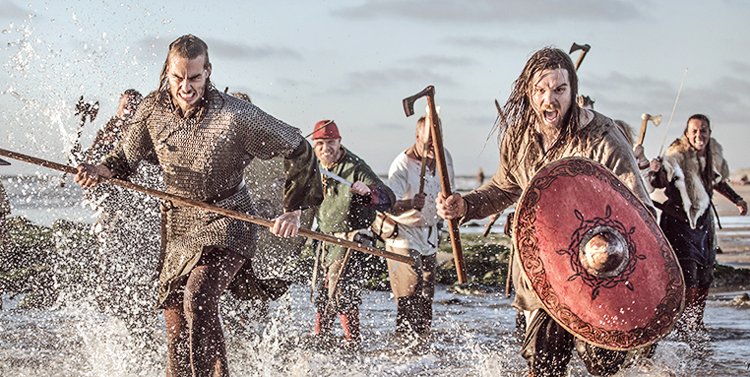 Pohádková reprezentace útoku vikingů. Kočky jim šly v patách