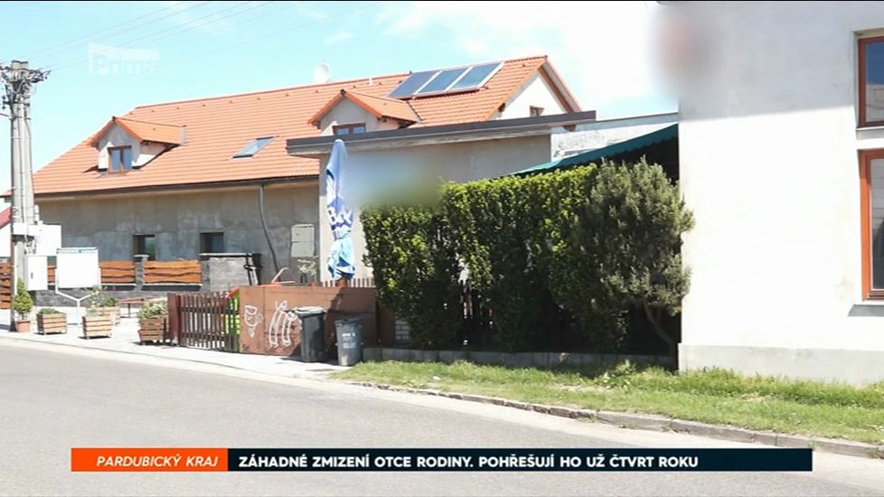 Krátce před zmizením byl pohřešovaný na karnevalu v této hospodě.