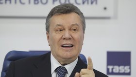 Bývalý ukrajinský prezident Viktor Janukovyč na tiskovce v Moskvě